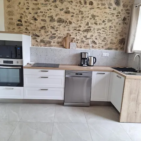 Au Coeur Des Champs Nyaraló